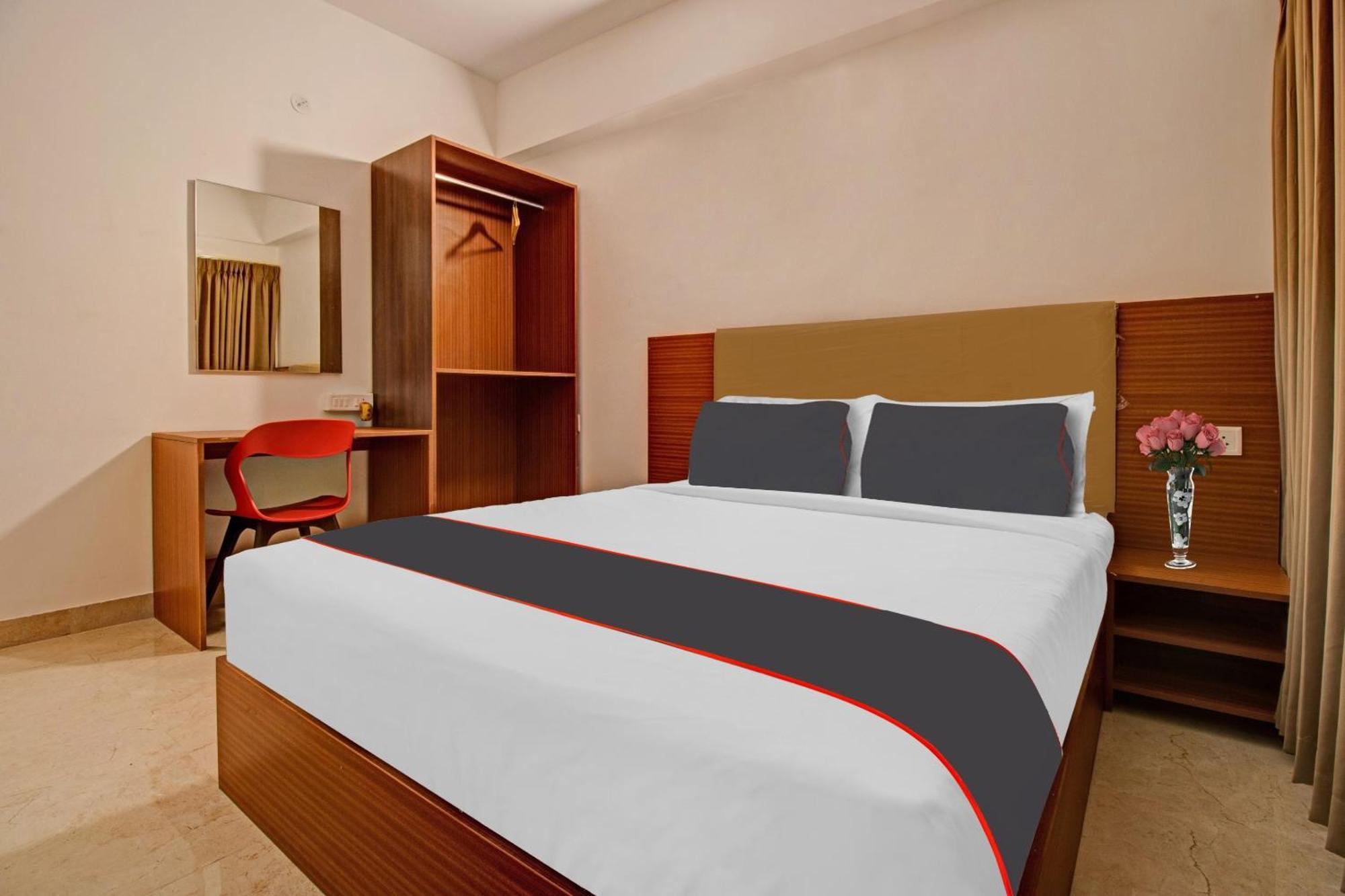Super Collection O Petals Otium Business Hotel Bangalore Exterior photo