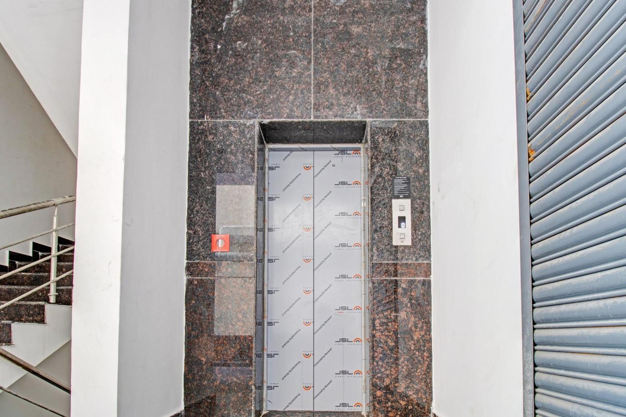 Super Collection O Petals Otium Business Hotel Bangalore Exterior photo
