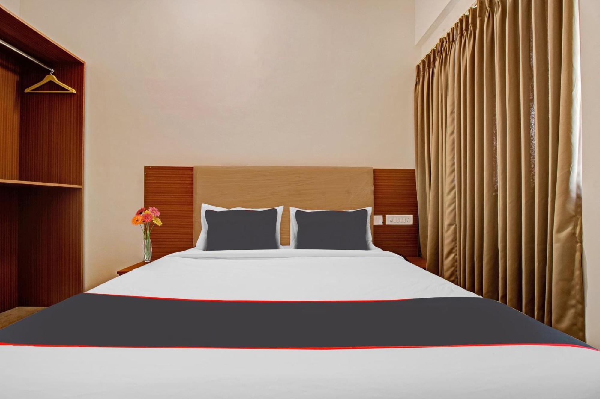 Super Collection O Petals Otium Business Hotel Bangalore Exterior photo